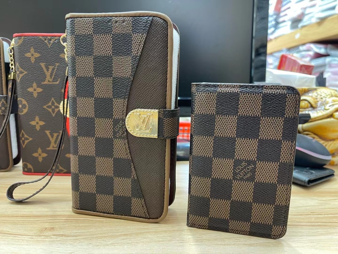 LV Card bag 35